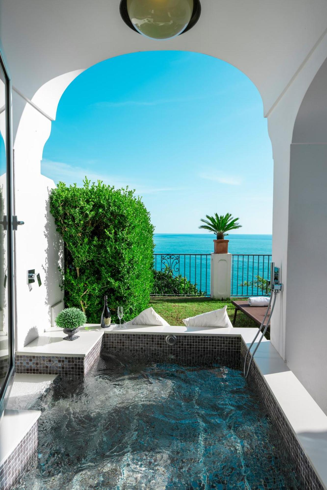 King Room Spa Bath