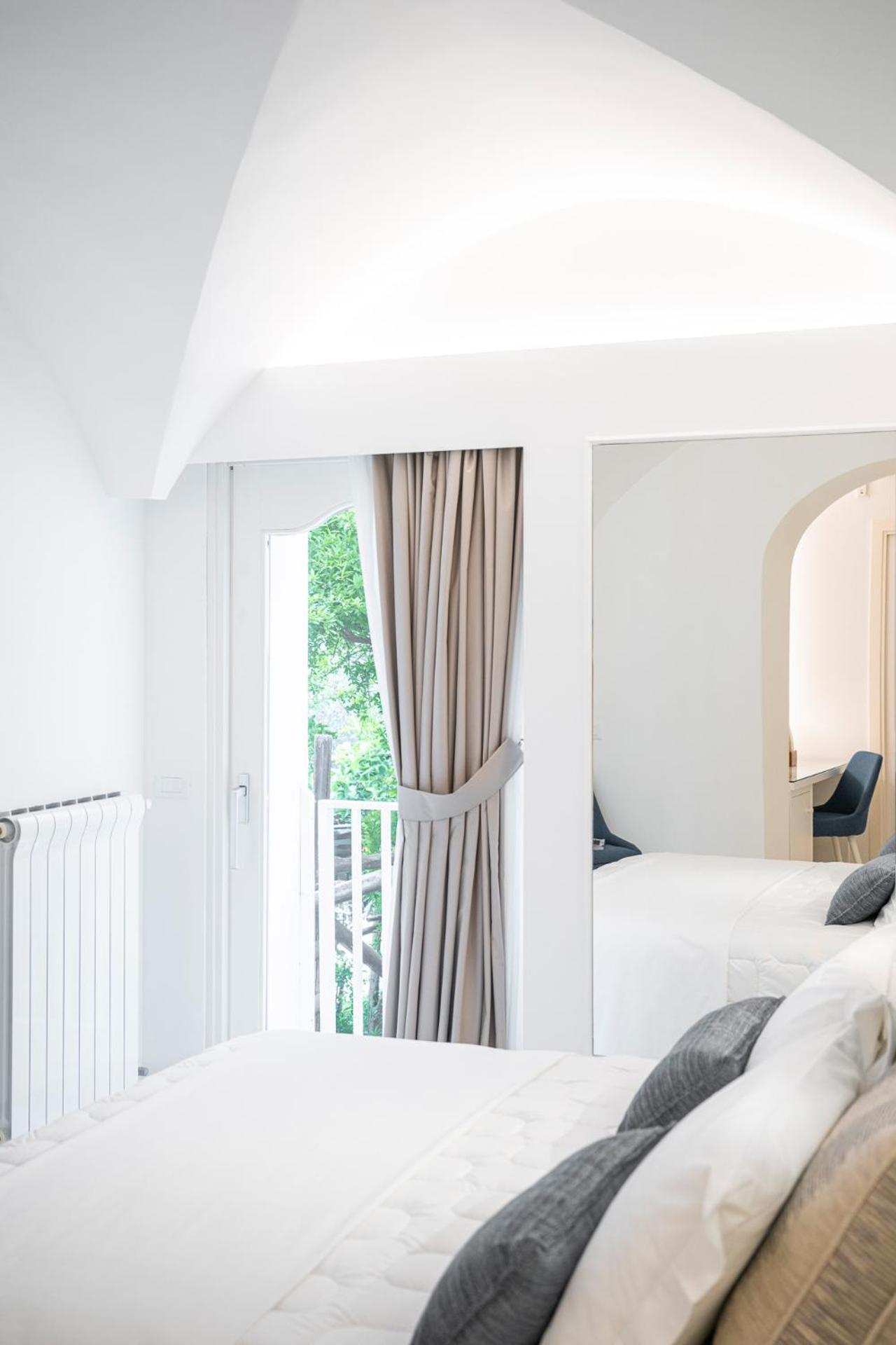 Double Room Garden View Window