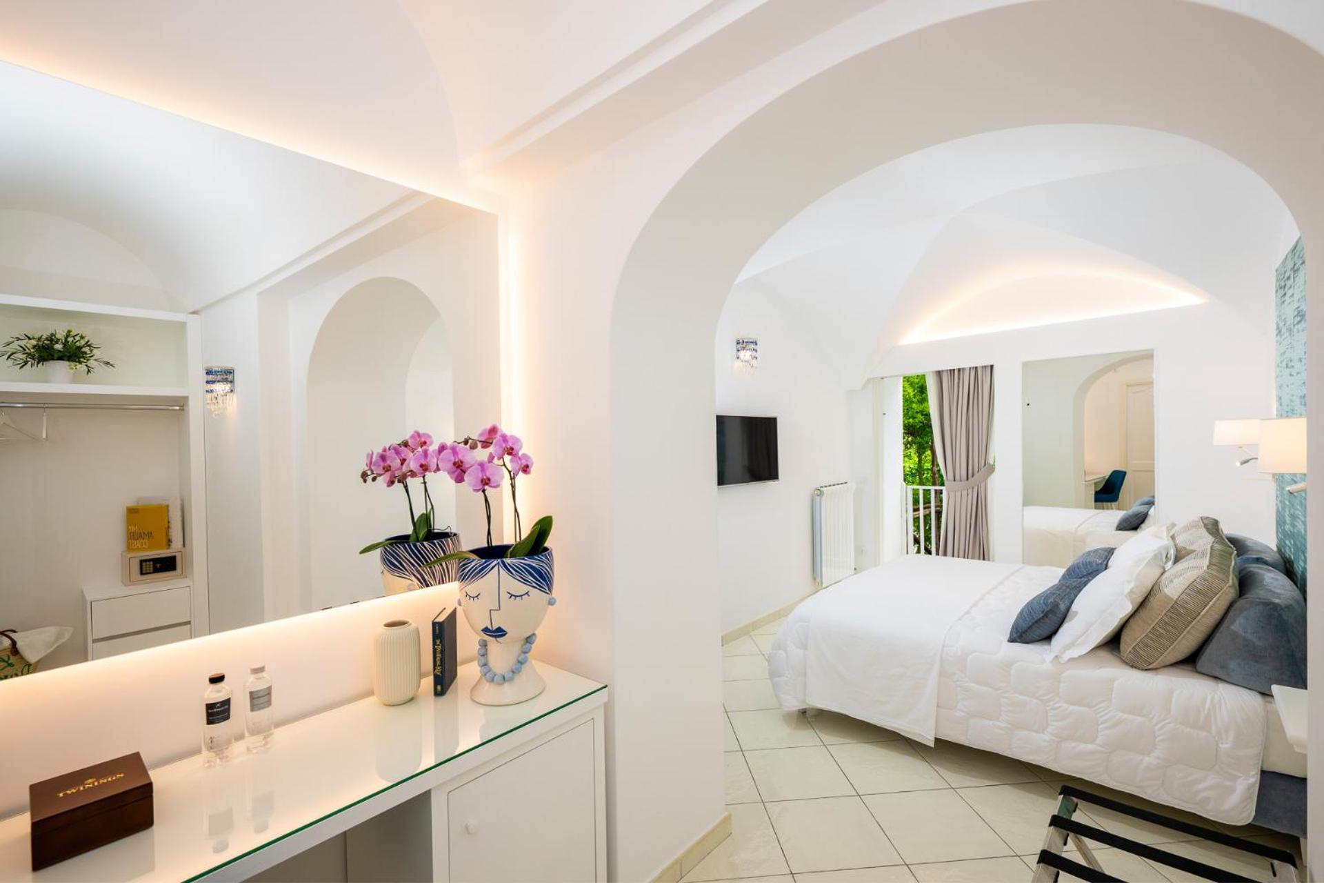 Double Room Garden View Window